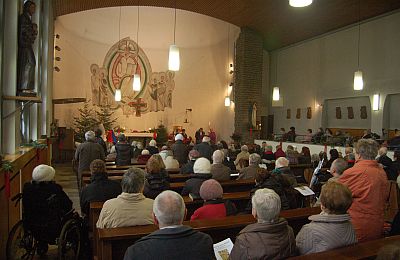 Die vollbesetzte St. Anna-Kirche